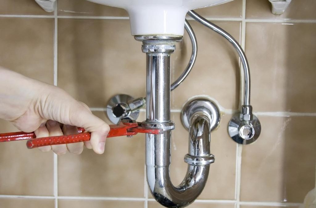 Comment réparer une fuite d'eau provisoirement ?